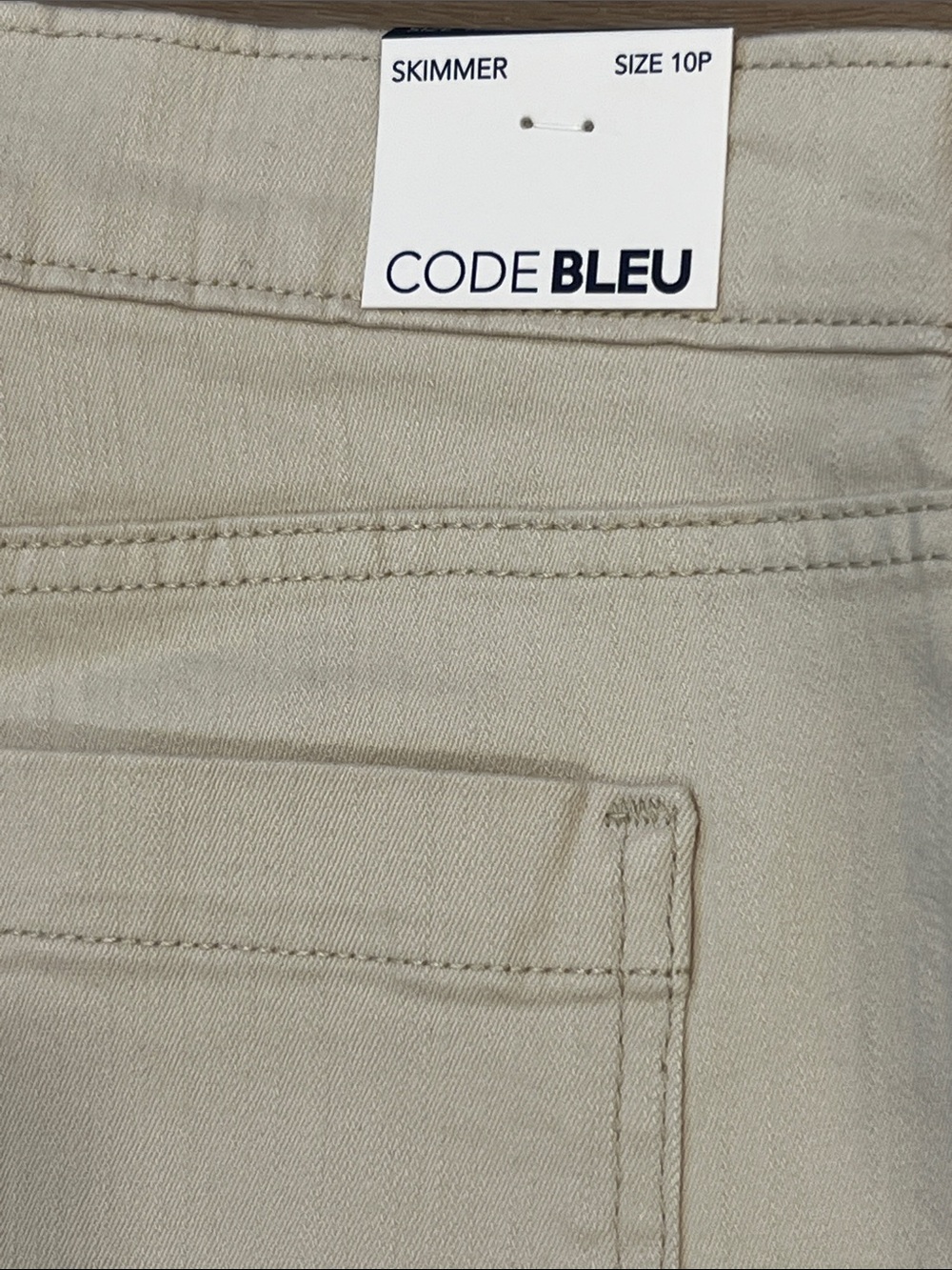 NWT Code Bleu Skimmer 10 Petite Below Knee-Length Light Khaki Shorts Modest - Picture 9 of 14